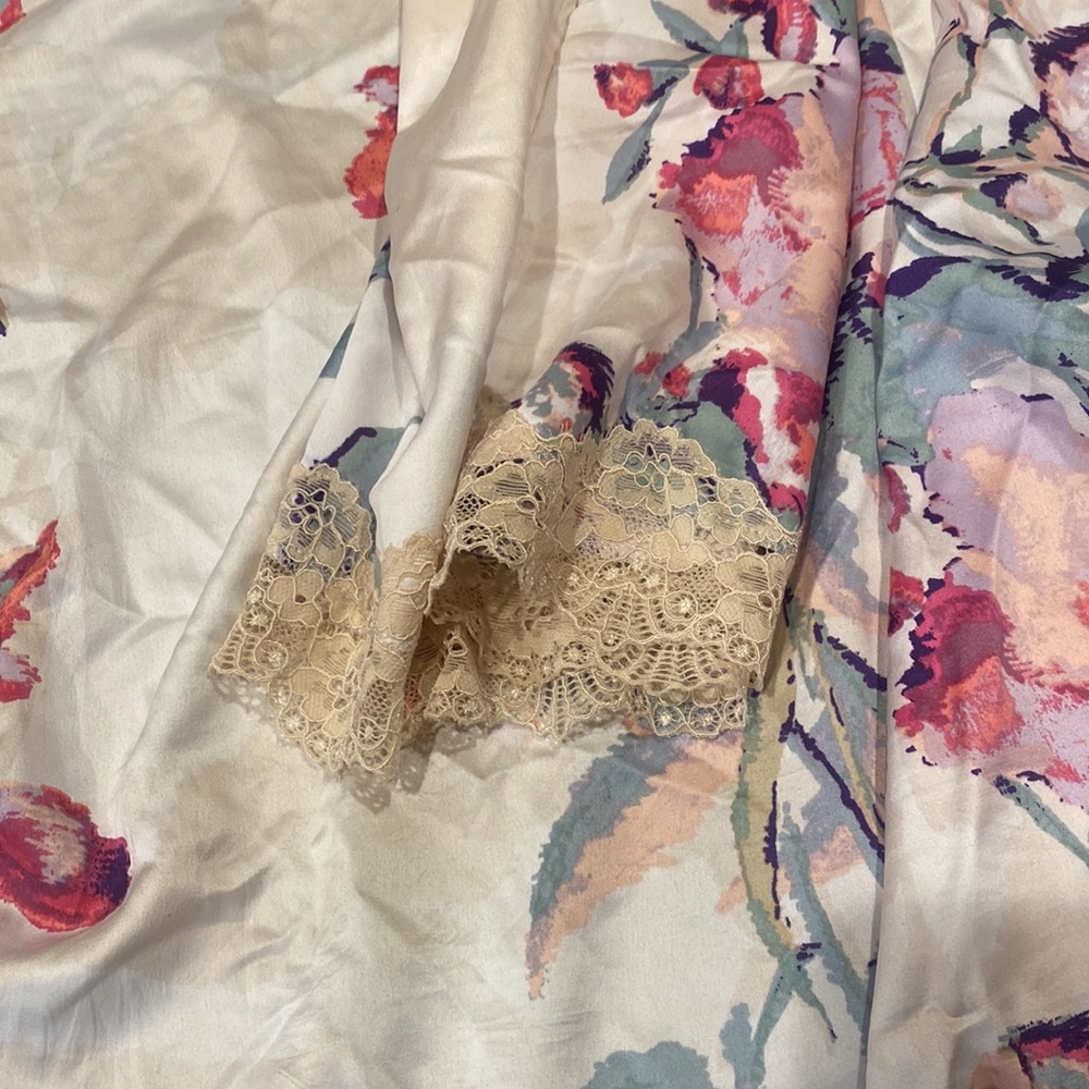 Floral Robe - Picture 4 of 9